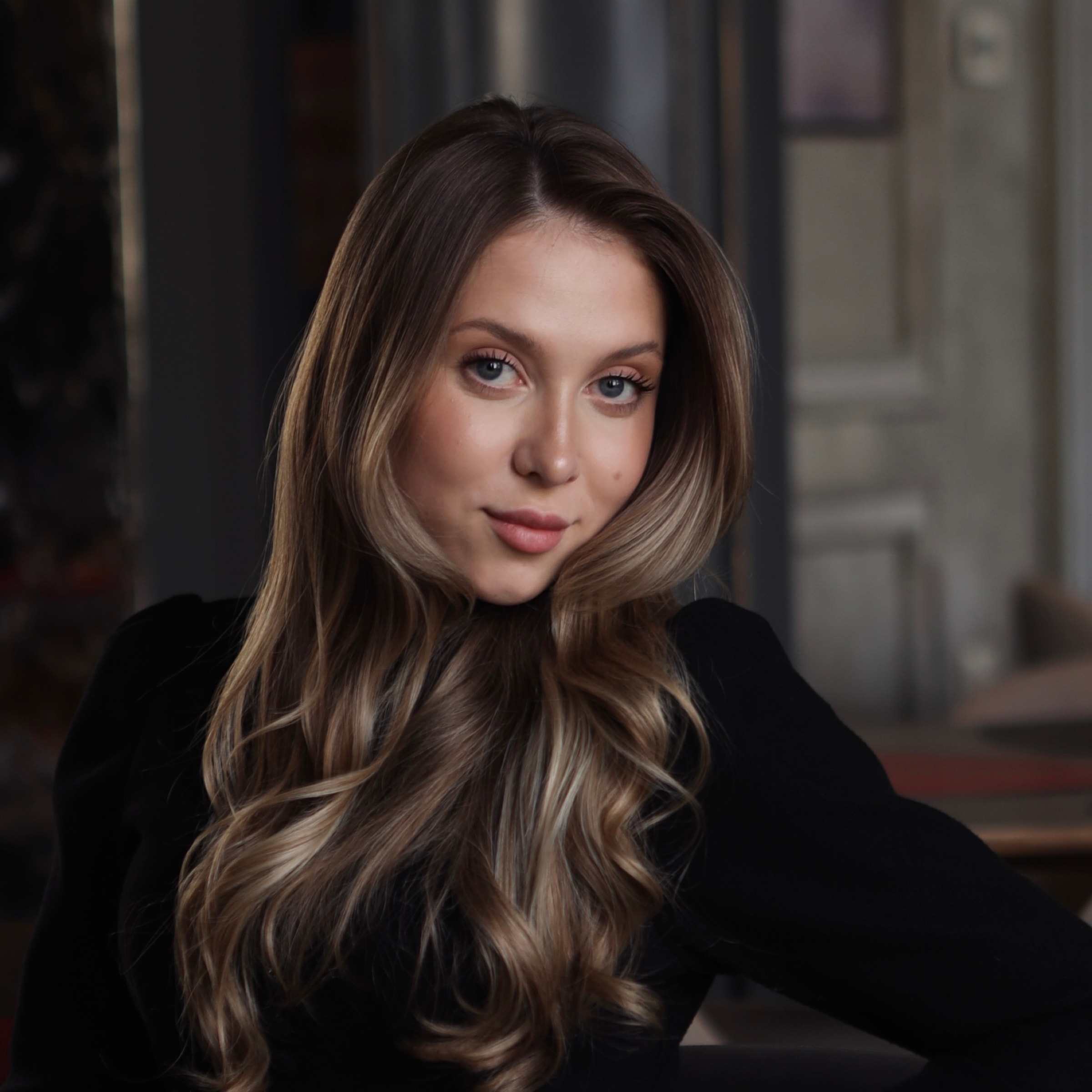 Оля — менеджер з логістики «Своя Логістика», супроводжує перевезення з Німеччини та Нідерландів до Києва й Одеси